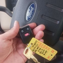 Car Keys / Llaves De Carro