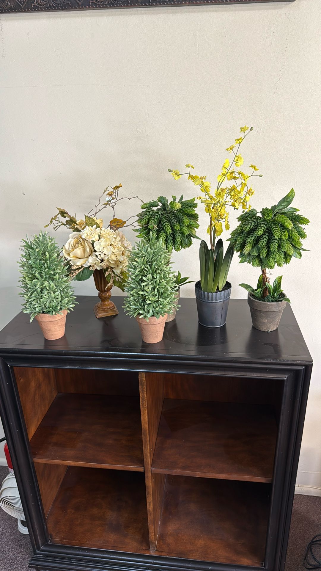 SET OF FAKE PLANTS LOT OF 6 HOME DECOR
