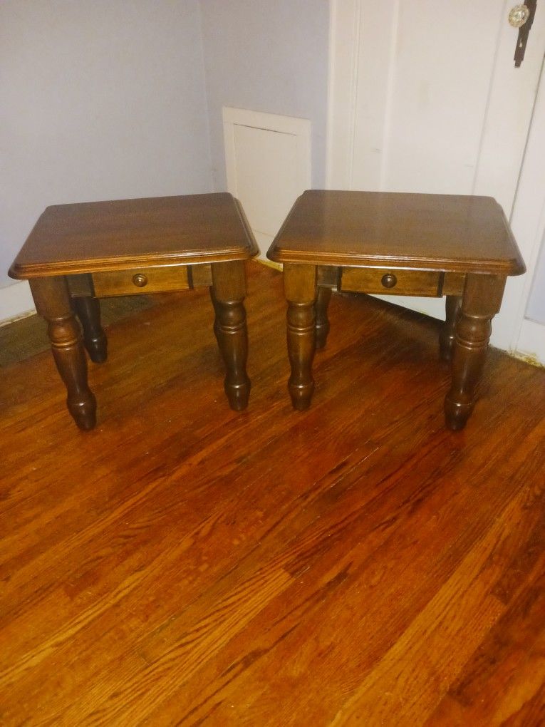 Set Of 2 Solid Wood Night Stands/ End Tables
