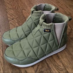 TEVA RIBBED BOOTS