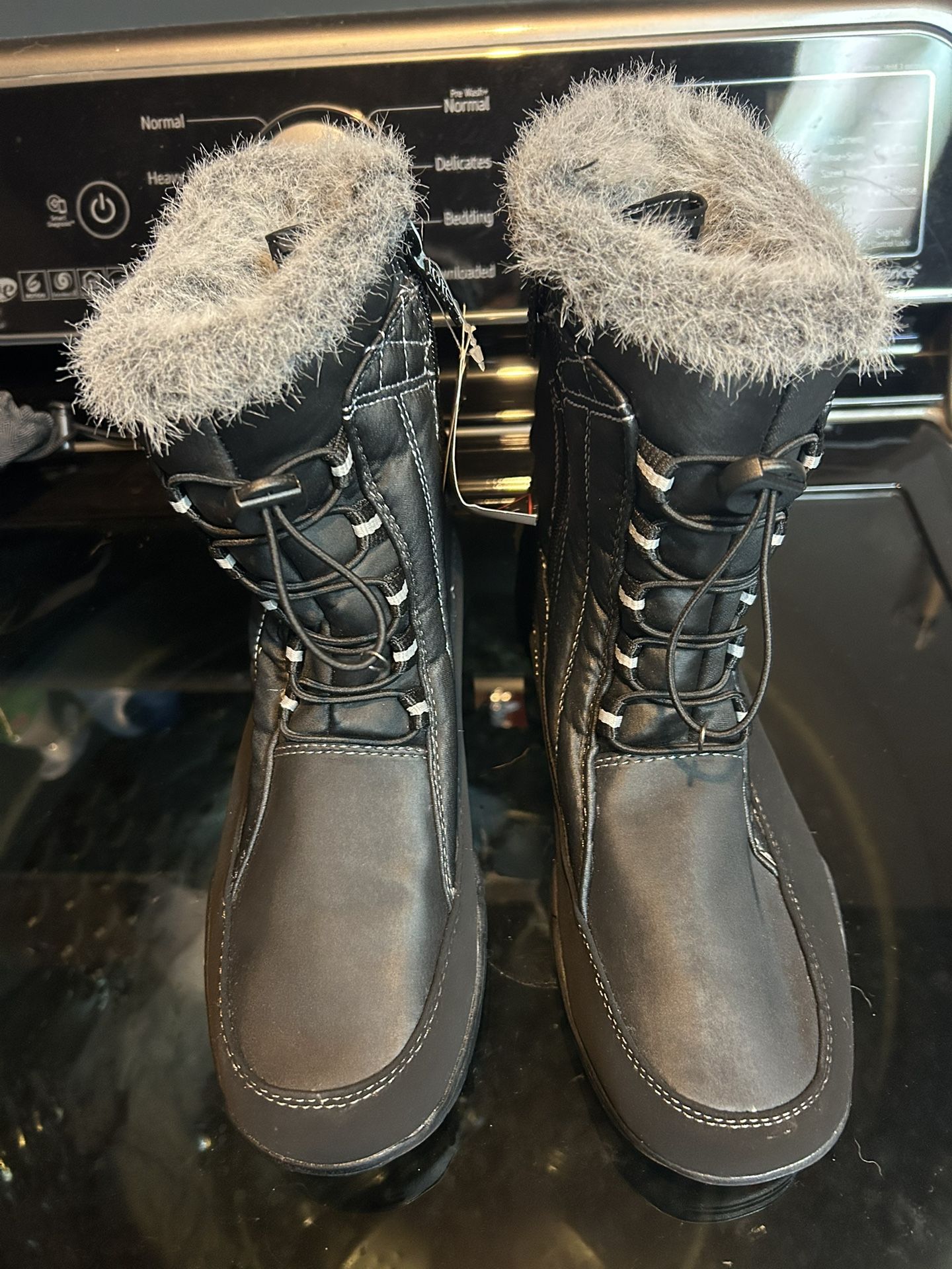 Women’s Snow Boots Size 8
