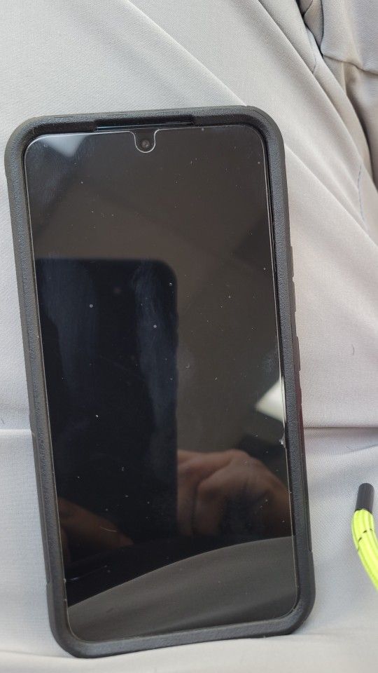 Unlocked Samsung Galaxy S22. In very good condition.