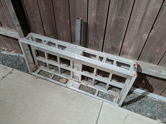 Trailer hitch cargo carrier