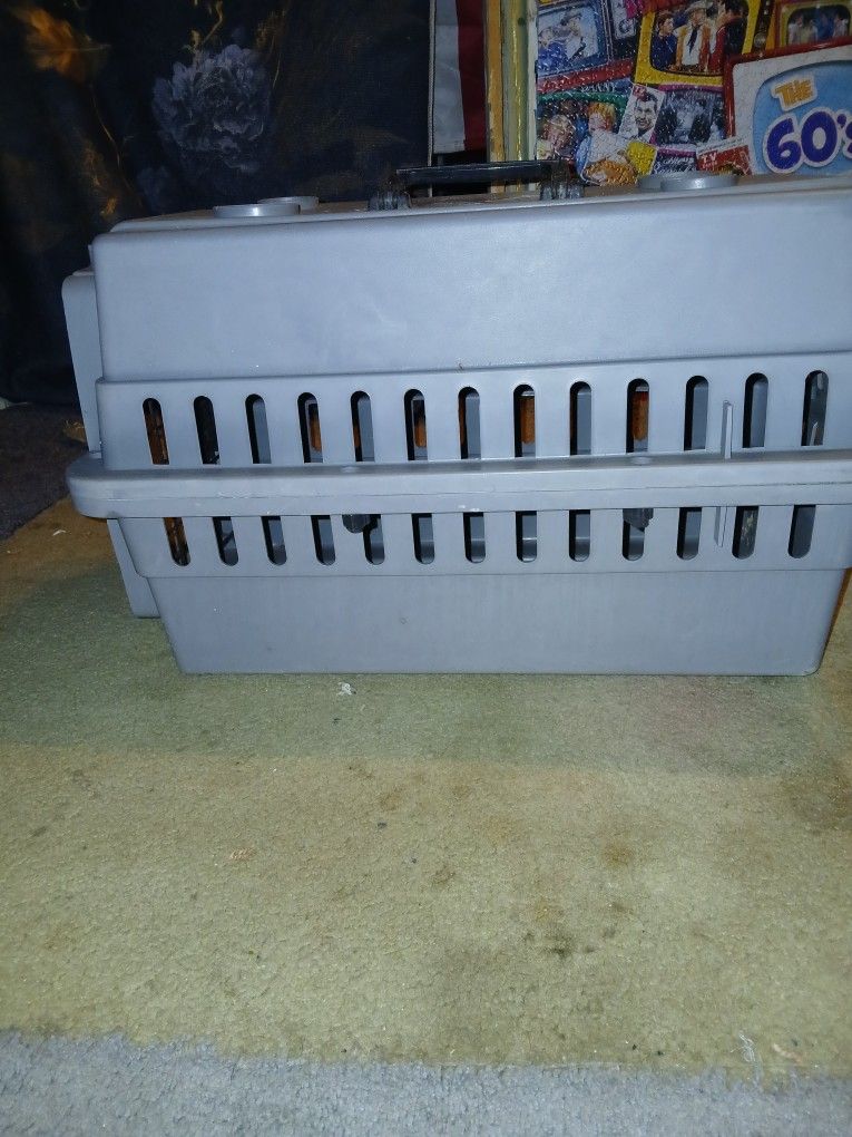 Small pet carrier.20"lengthx12"widex12 high