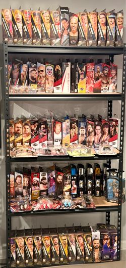 Wwe 77 action figures lot firm