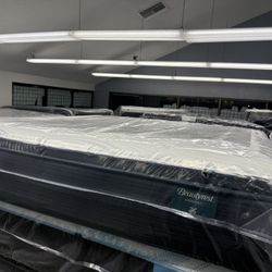 KING SIZE SIMMONS BEAUTYREST HARMONY PILLOW TOP MATTRESS & BOX SPRINGS BED SET