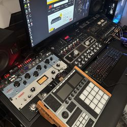 Dangerfox Mastering Desk With Complete Studio Gears 