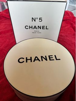 Vintage 1991 Chanel no5 hat box series gift set new in box.