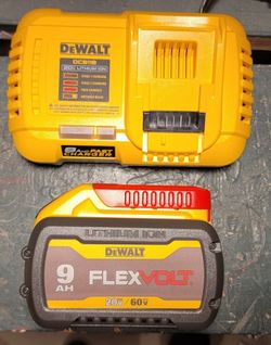 DeWalt DCB118 8 Amp Fast Charger and 9Ah FlexVolt Battery