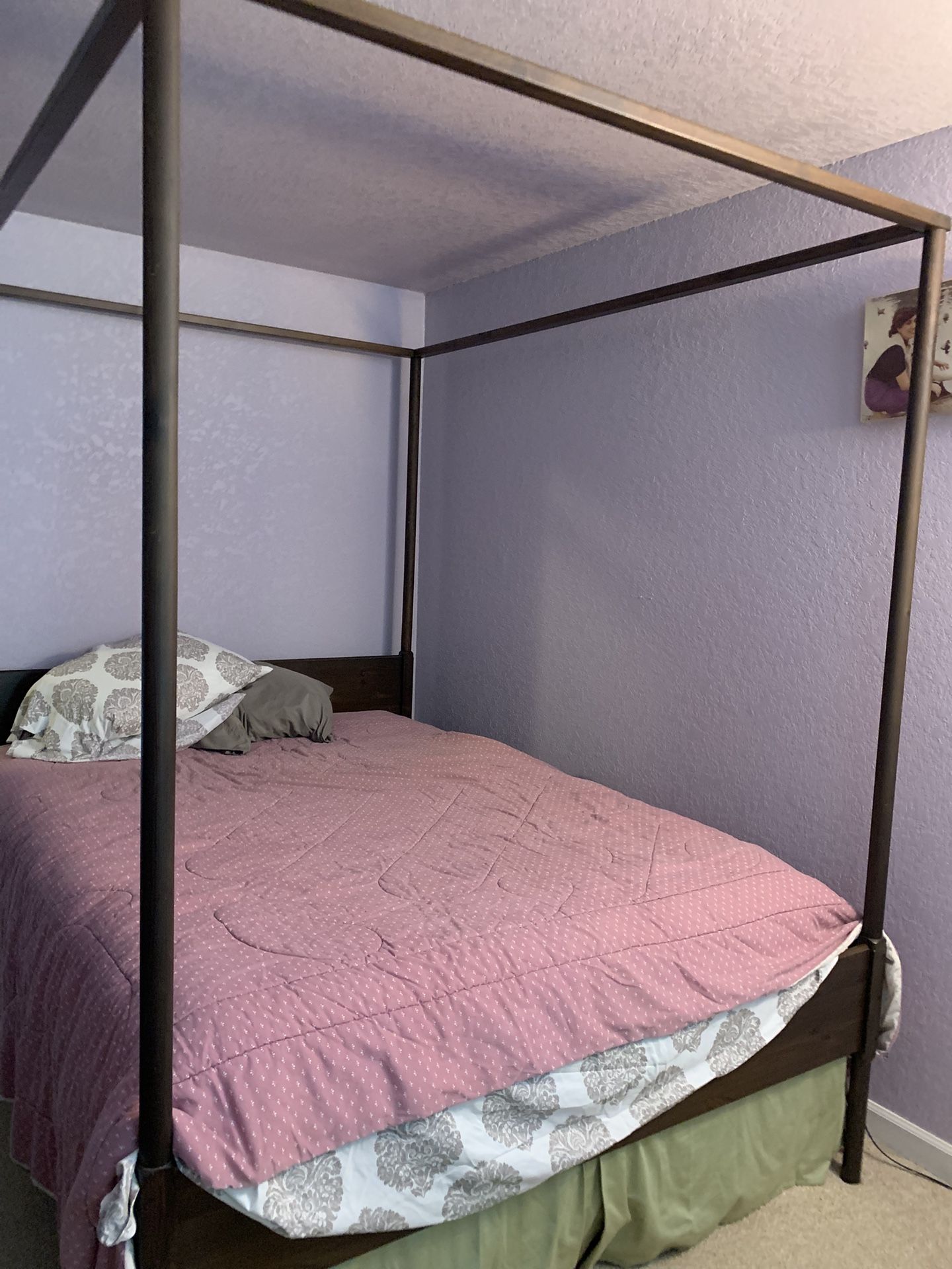 Four Post Wood Frame Bed And Matress