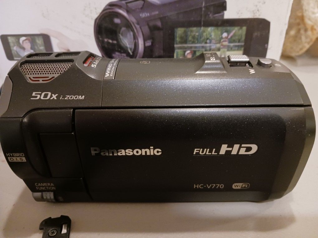Panasonic Full HD HC V770
