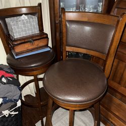 WOODEN COUNTERTOP CHAIRS