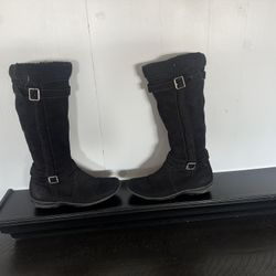 Black Boots Fleece Line