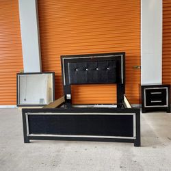 Queen Bed, Nightstand, & Mirror Set