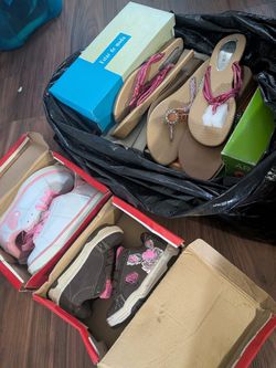 Tengo una bolsa de calzado de mujer y niñas