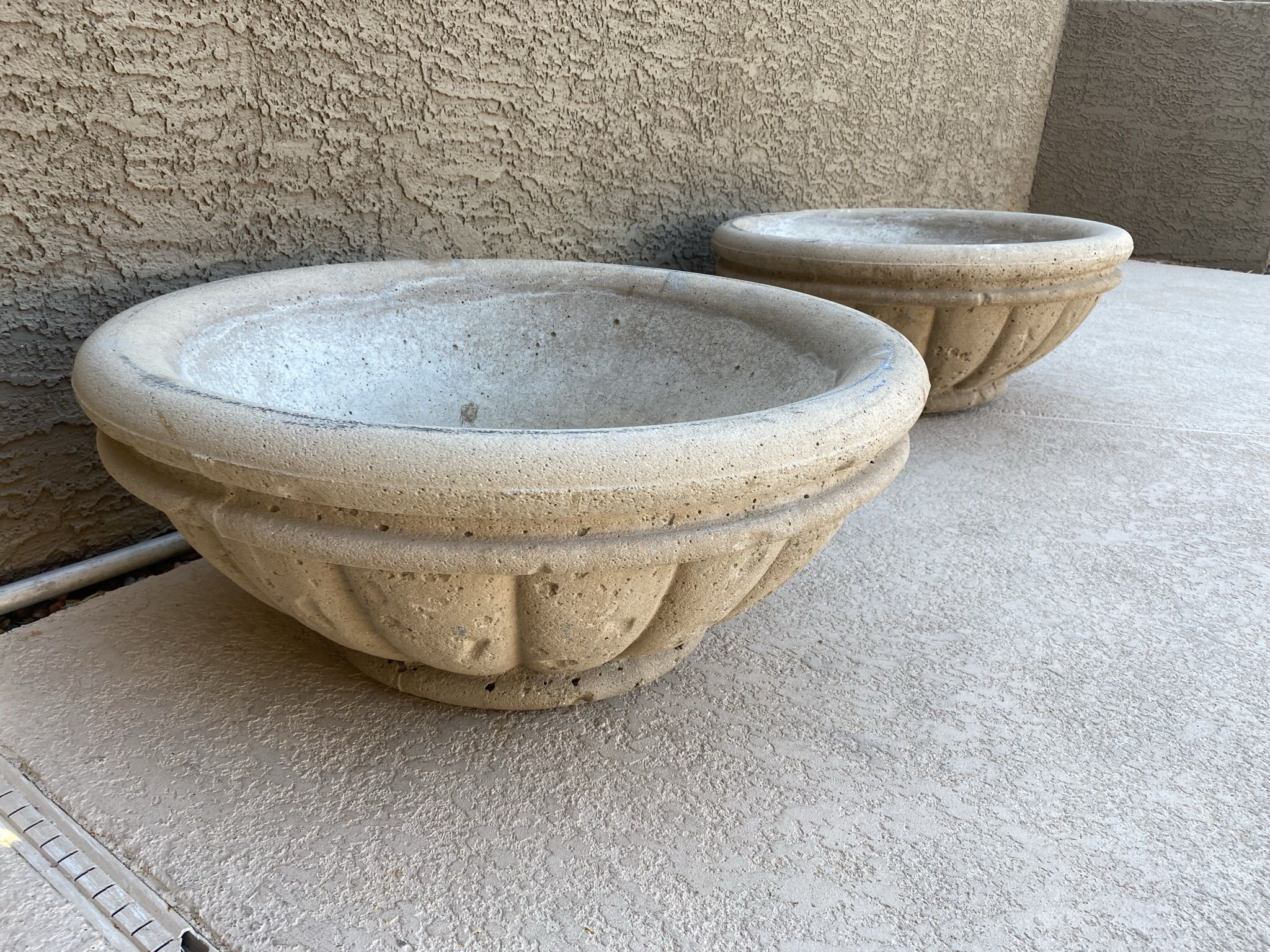 2 XL COMMERCIAL HEAVY CONCRETE GARDEN POTS. PAIR HUGE CEMENT PLANTERS . ( W~ 30 1/2 Inches x H ~ 14 Inches ) PAIR s ONLY $155.oo SILVERADO RANCH
