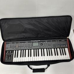 Behringer DeepMind 12 Analog Synthesizer + Carrying Case – Excellent Condition