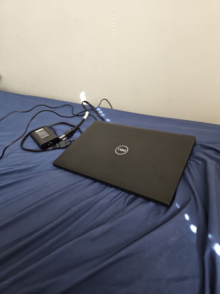 2019 Dell Touchscreen Laptop Plus Accessories