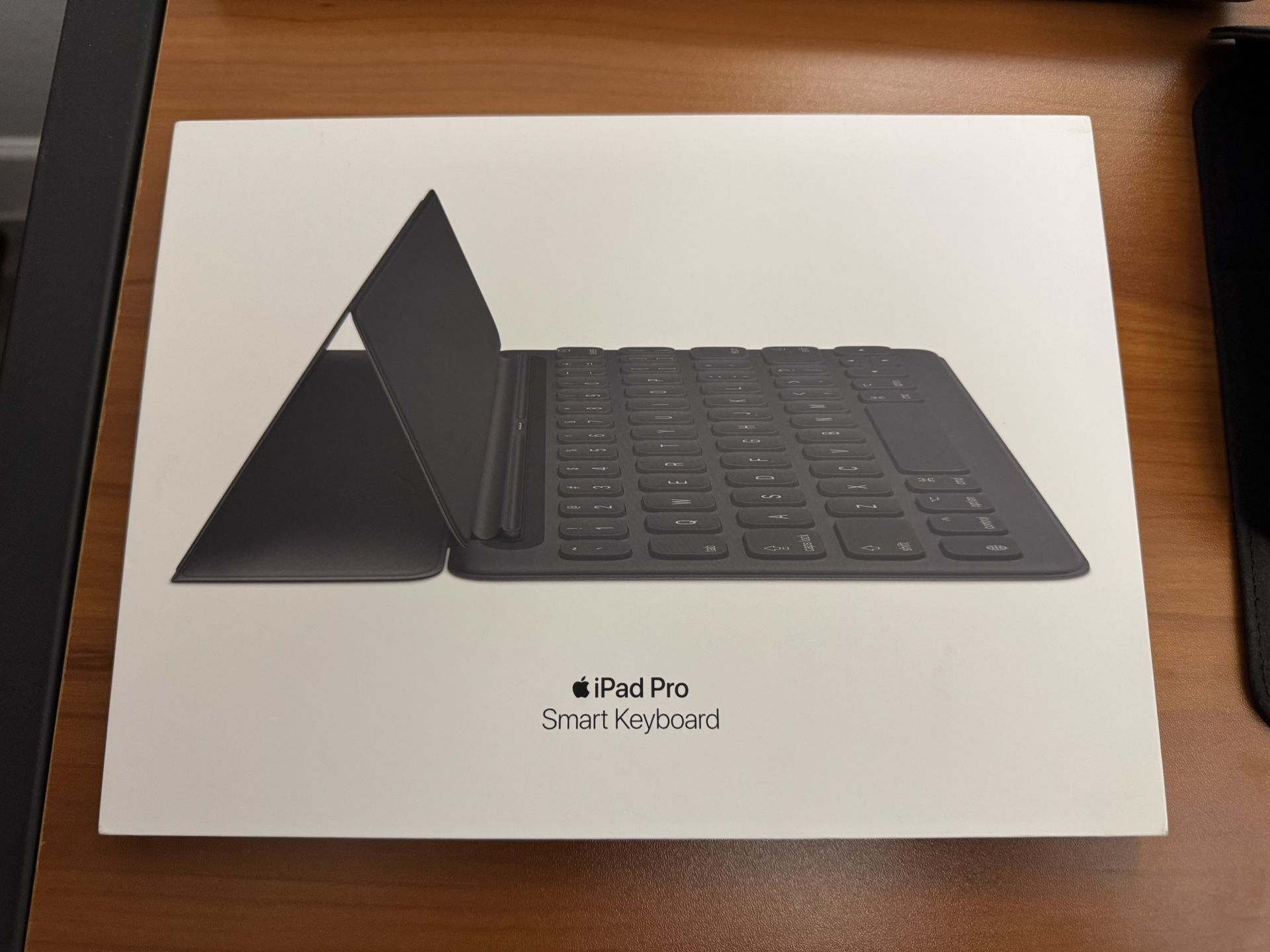 I Pad Pro Smart Key Board - NEW