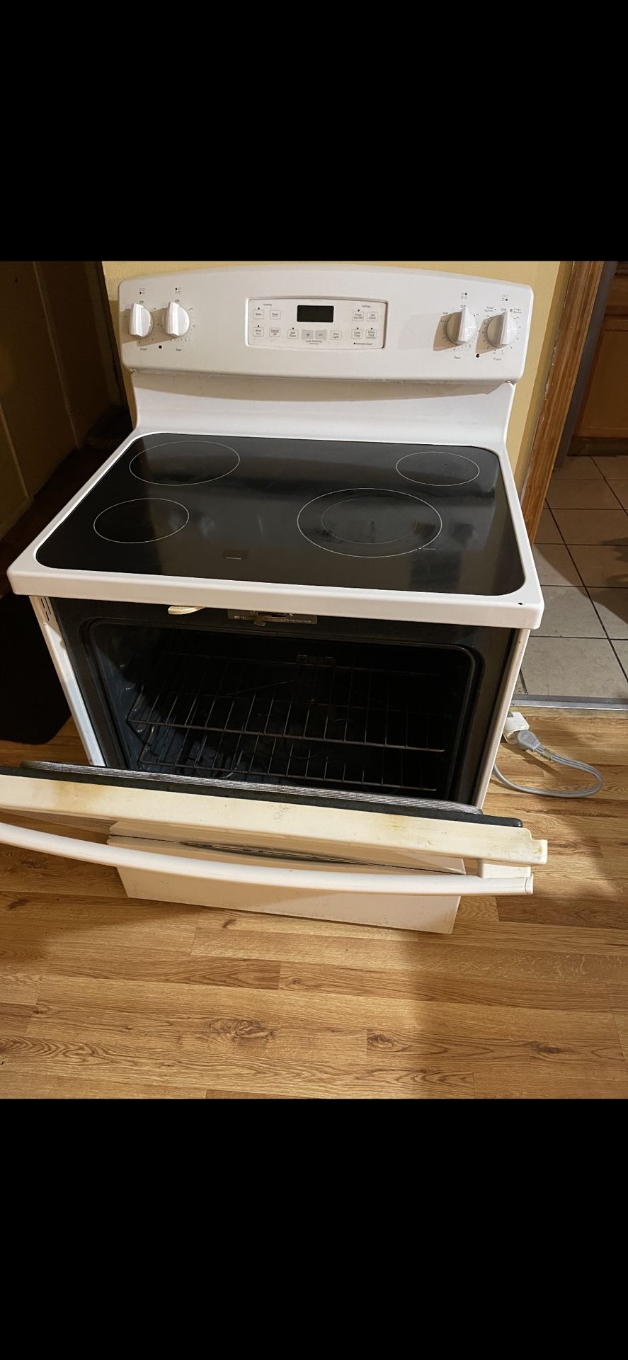 Electric Stove / Self Clean