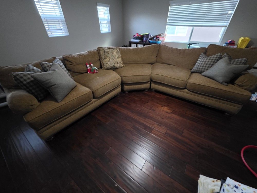 Taylor King Big Sectional. Well Built!