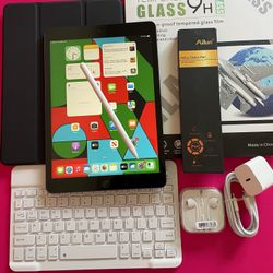 Apple IPad 8th Generation (10.2” Retina /IOS 18/ 2020 model) 32GB with stylus pen, keyboard & Accessories 