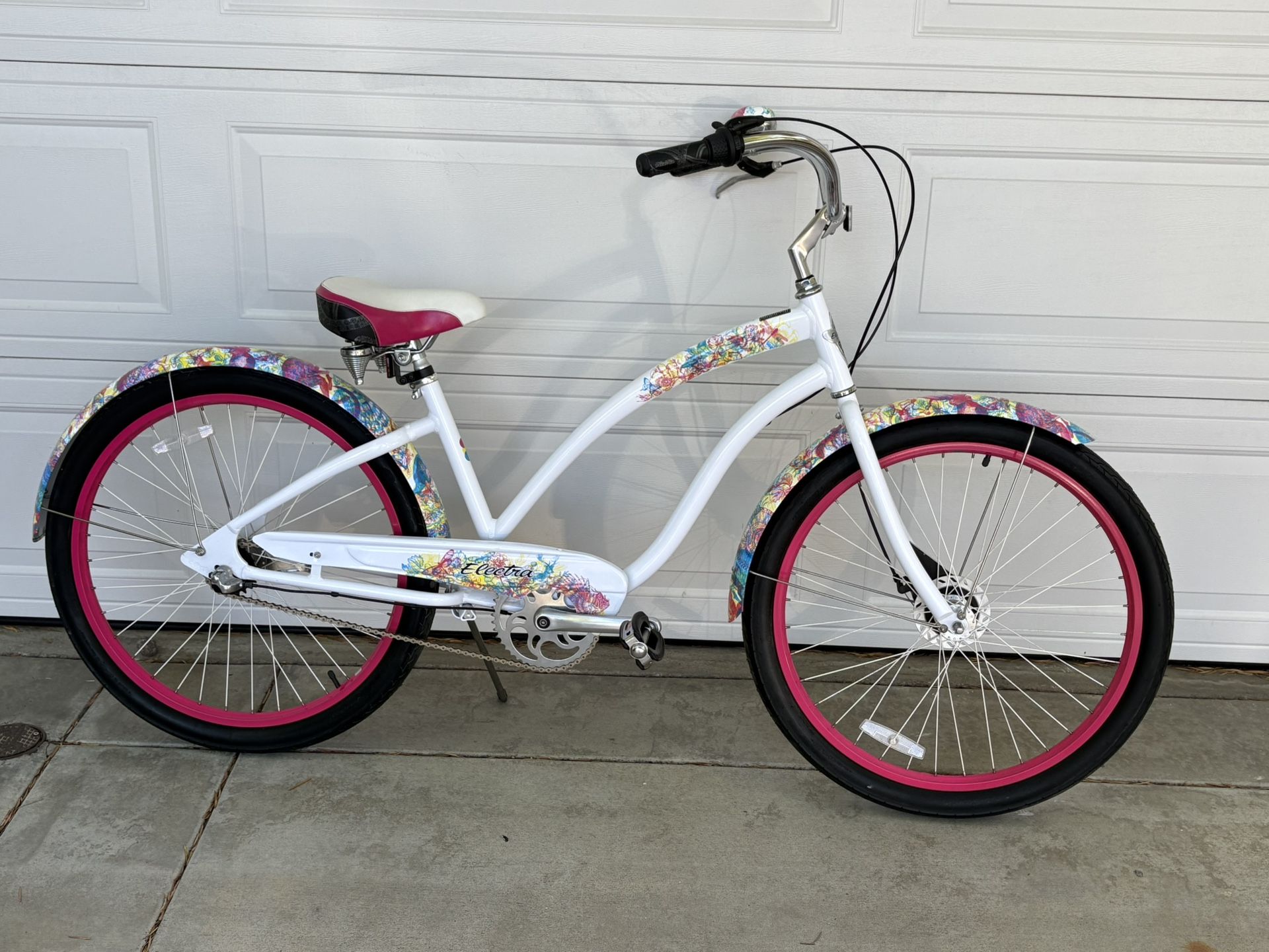 Absolutely Stunning Electra Lux 3 Aluminum Frame 3 Speed Cruiser Bike