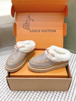 New LV women’s shoes available—wide range of colors and full size run. DM me if interested!