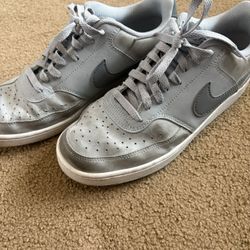 Men’s Size 9 Nikes 