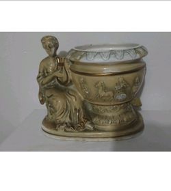 MID CENTURY GREEK GODDESS POTTERY VASE - PLANT HOLDER  8"×5"