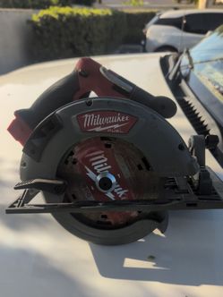Milwaukee M18 FUEL 7-1/4" Rear Handle Circular Saw, featuringg a large red logo on the blade guard.