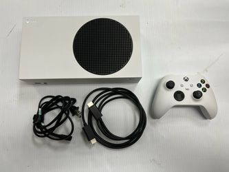 USED XBOX SERIES S 512 GB, WITH POWER AND HDMI CORD, ONE CONTROLLER NO BATTERIES, IN GOOD CONDITION