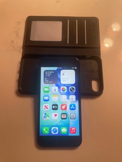 iPhone  SE - 128GB - UNLOCKED with Wallet Folio Case