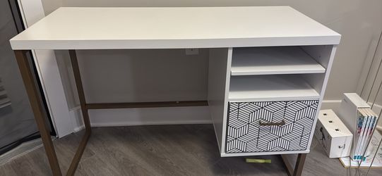 Computer desk