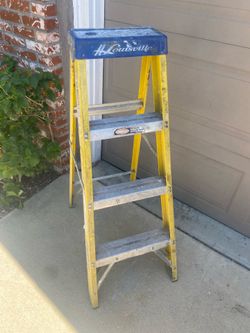 4 ft Louisville Fiberglass Ladder