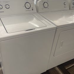 Amana Washer And Dryer Newer / Warranty 
