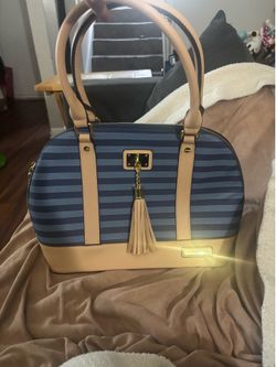 Adrienne Vittadini Size Medium Satchel Bag