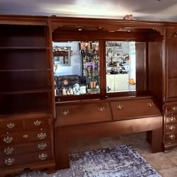 Beautiful Cherry Finish Queen Bed