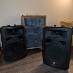 Get it now 2 JBL EON15 PA Speaker 15 inch, 175 watts for sale
$550