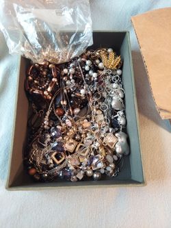 Fashion jewelry, everything for one single price