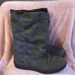 Nike Ladies Boot Size 7.5