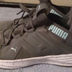 New Women's Puma Tennis Shoes. 