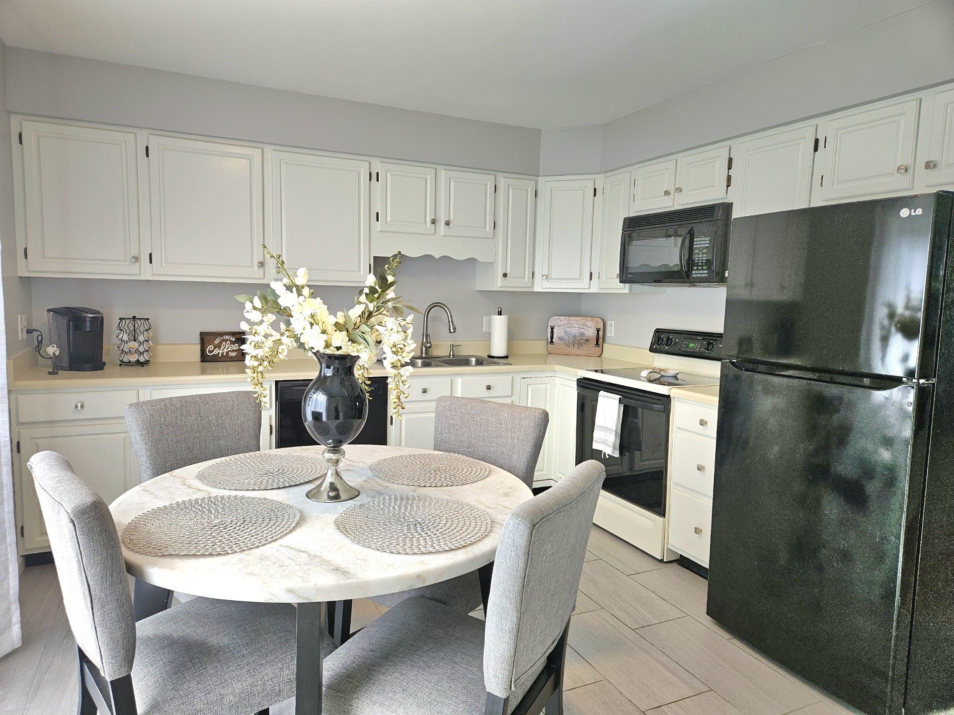 Beautiful marble Kitchen Table With 4 Chairs