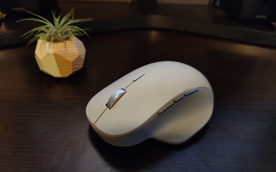 Microsoft Surface bluetooth Precision Mouse in excellent condition