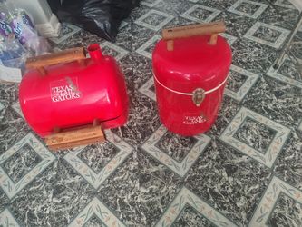 Texas Tail Gators mini cooler and grill.