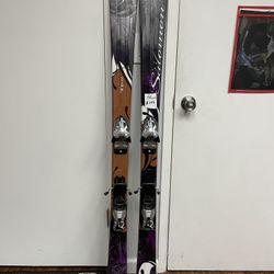 152cm Salomon topaz skis