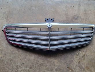 2009 Mercedes Benz c300 front grill
