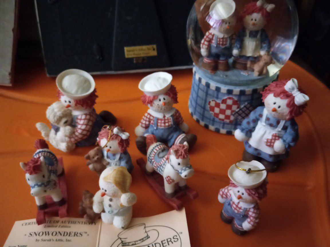 Snow Wonder Figurines, Water Globe Raggedy Ann And Andy