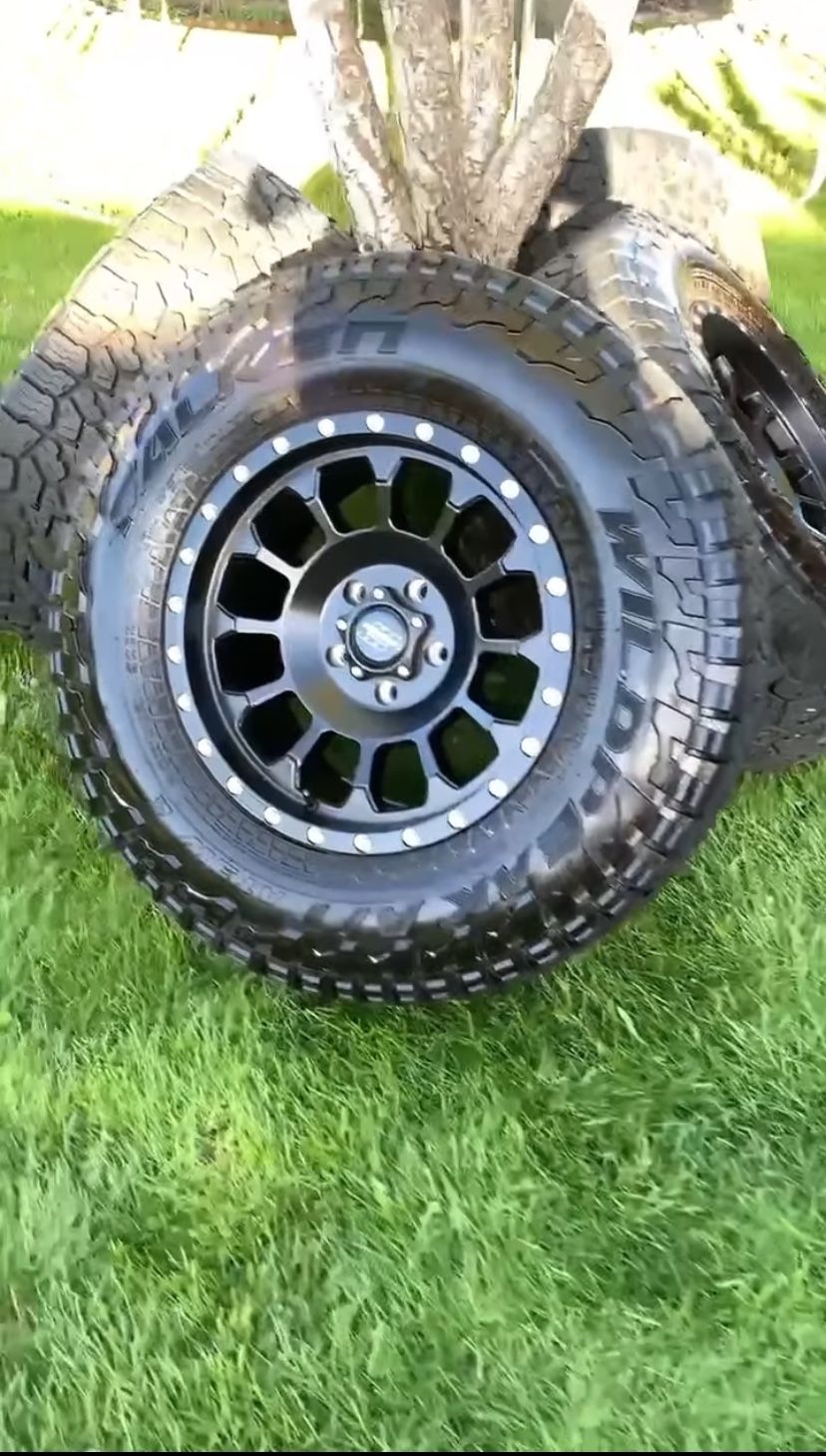 17” Pro Comp Wheels Rim And Tire Set
