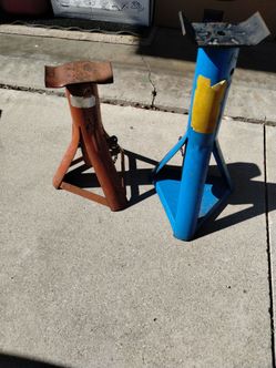 2 Automotive Jack stands